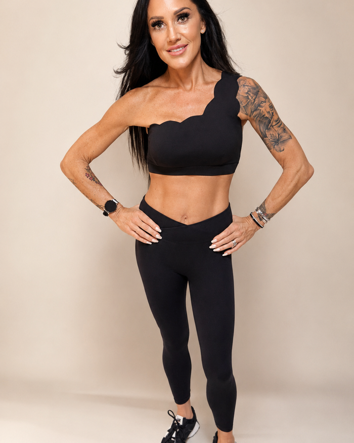 Scallop One-Shoulder Sports Bra – Black