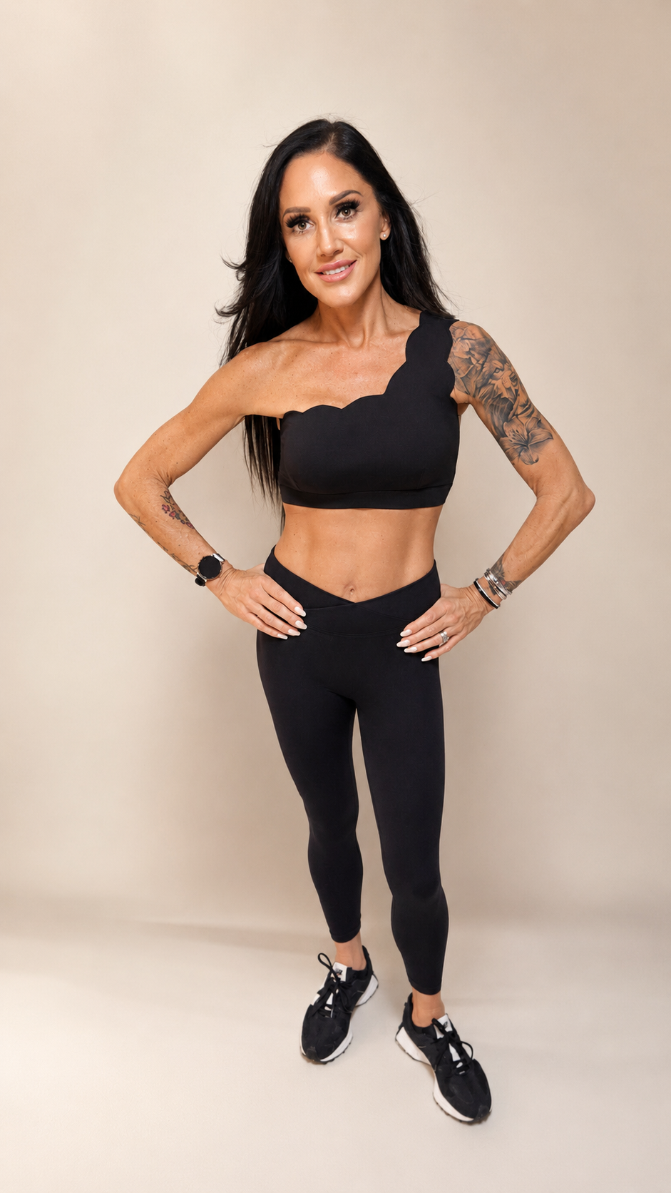 Scallop One-Shoulder Sports Bra – Black