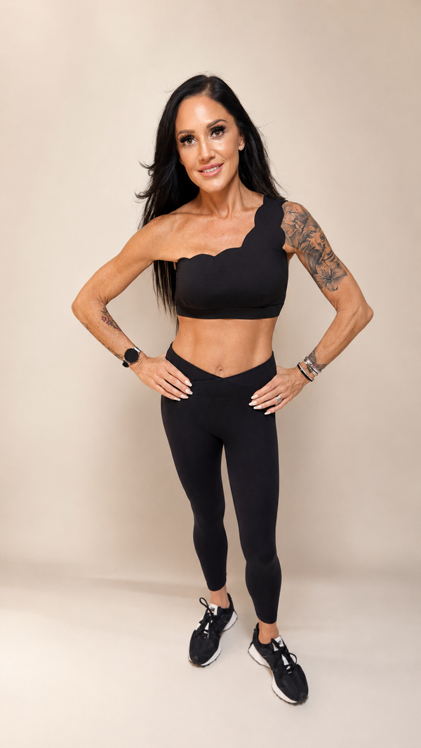 Scallop One-Shoulder Sports Bra – Black