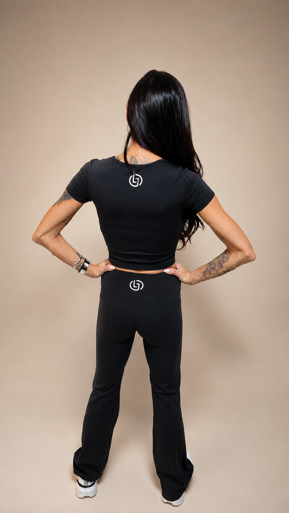 Noir Ease Crop & Flare Set