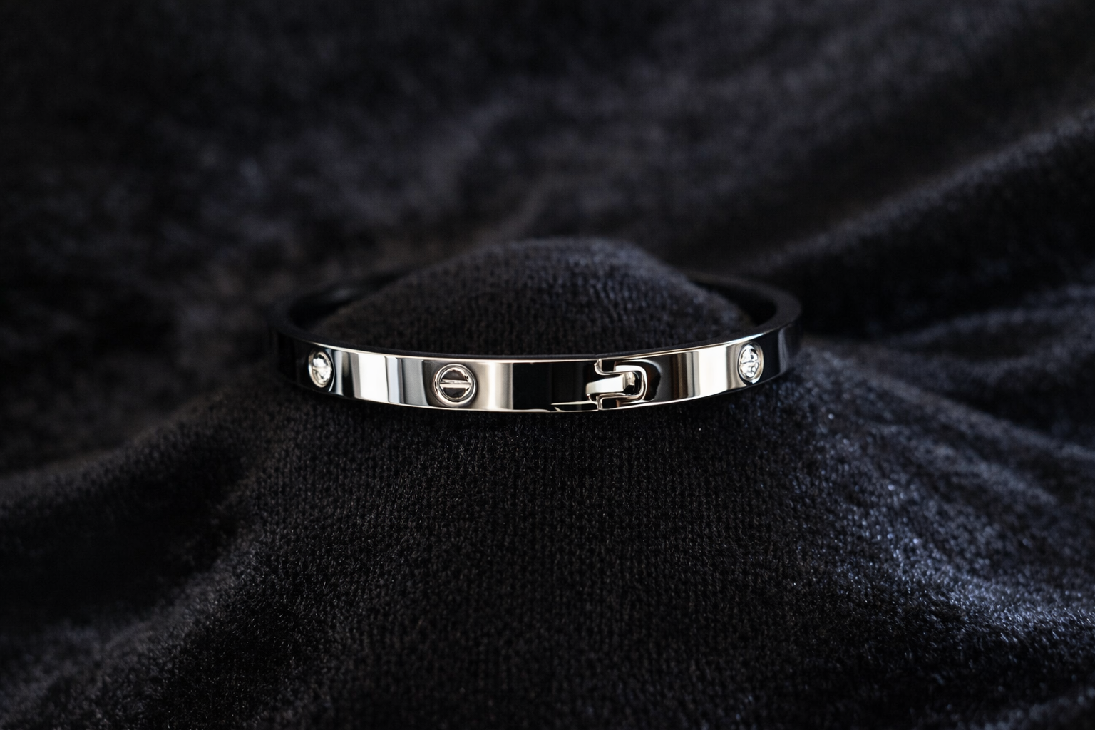 Silver Screw Detail Bangle