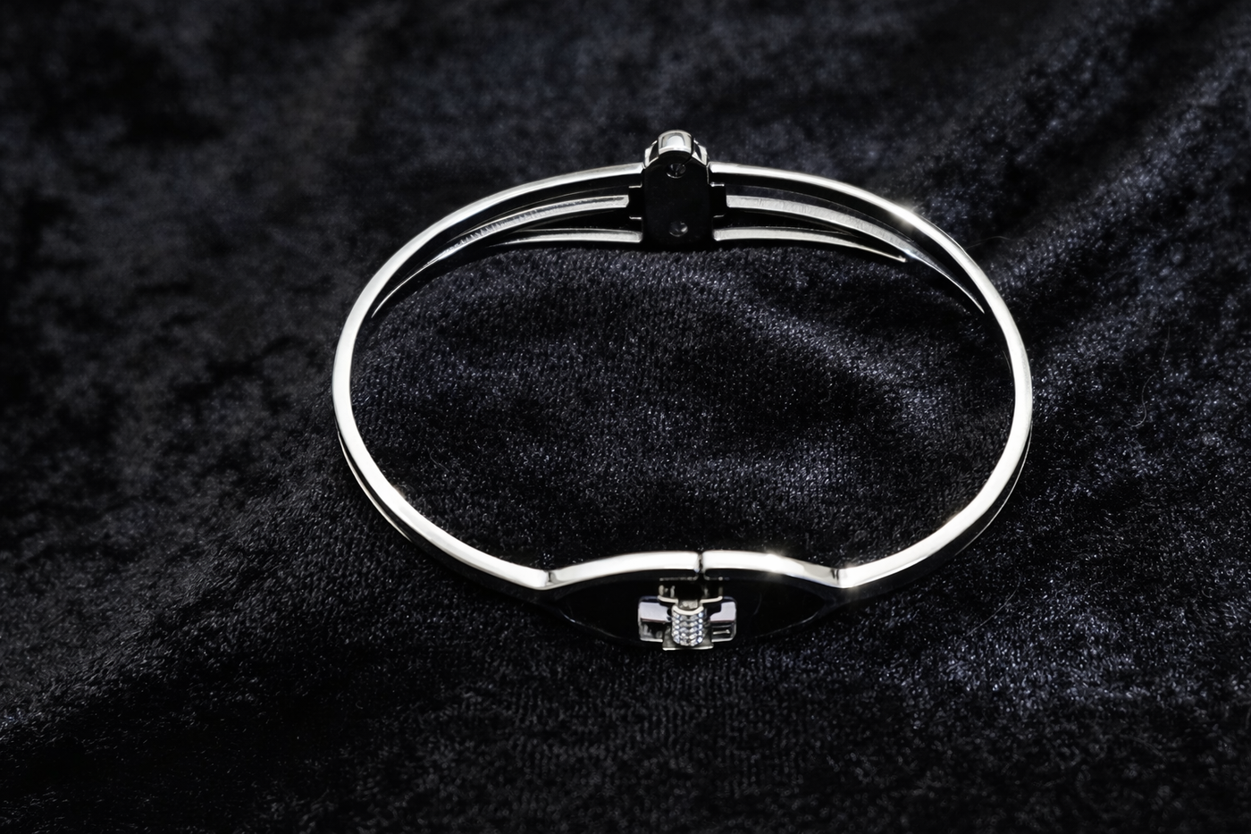Silver Clover Mother-of-Pearl Bangle