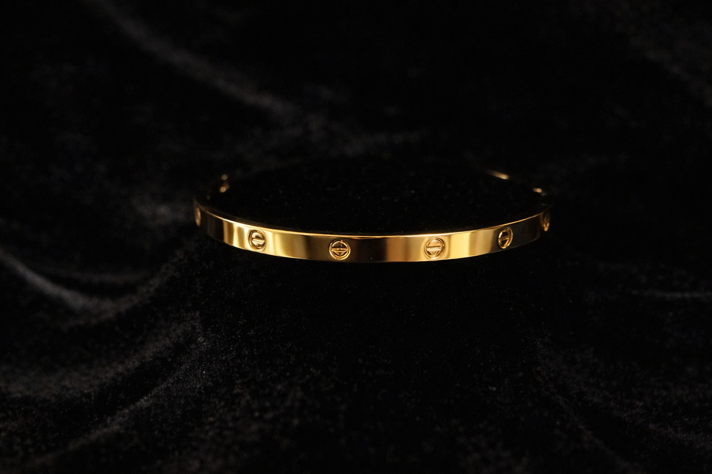 Classic Gold Screw-Detail Bangle