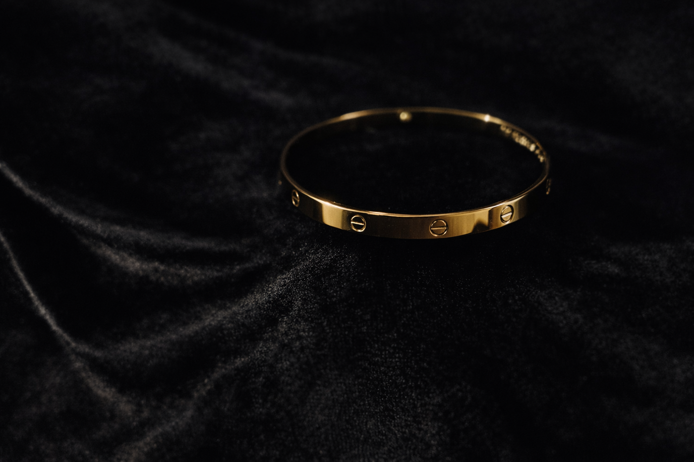 Classic Gold Screw-Detail Bangle