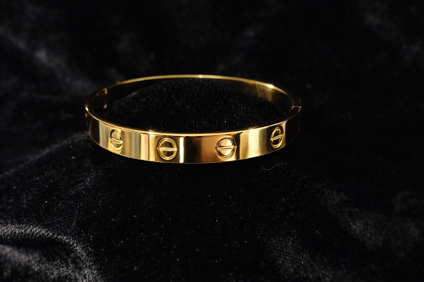 Classic Gold Screw-Detail Bangle