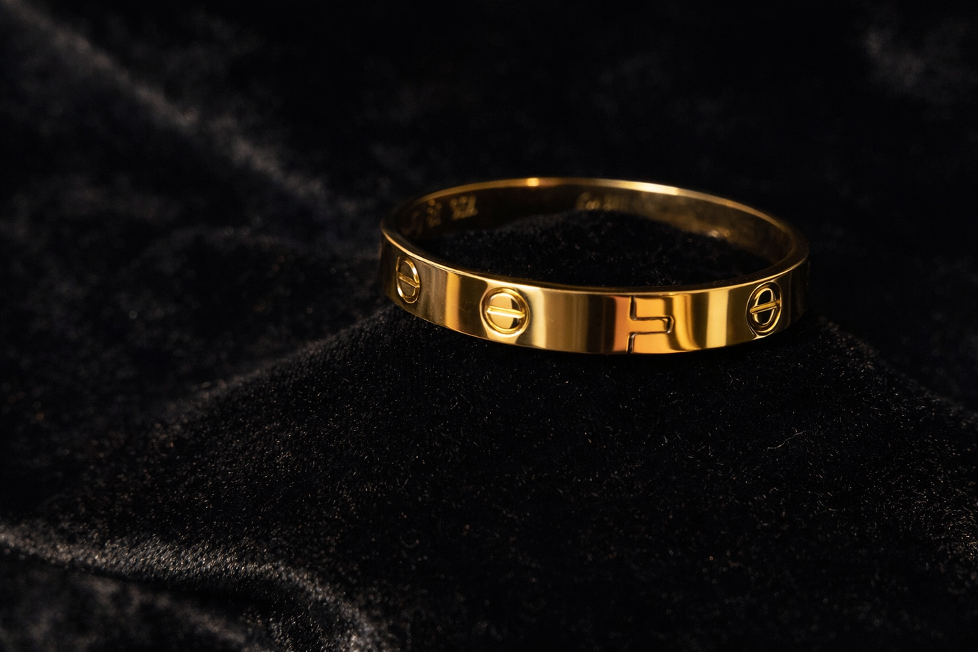 Classic Gold Screw-Detail Bangle